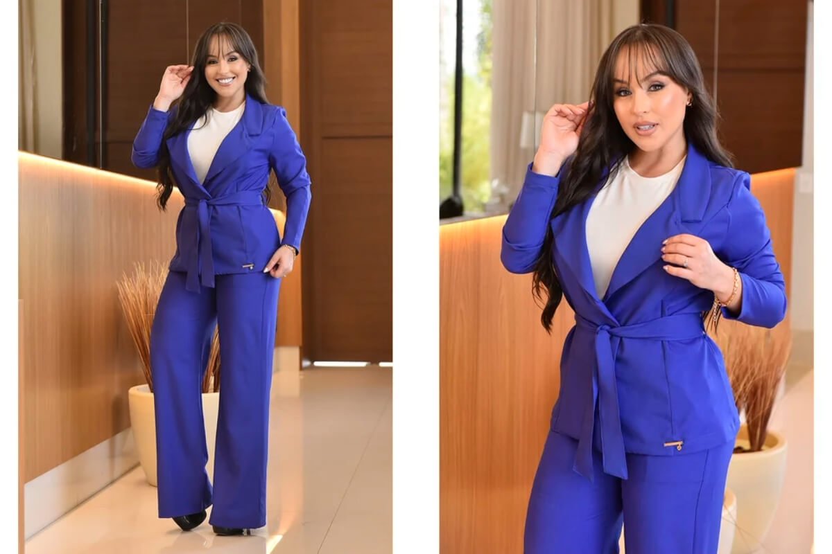 mulher usando um conjunto com blazer na cor azul